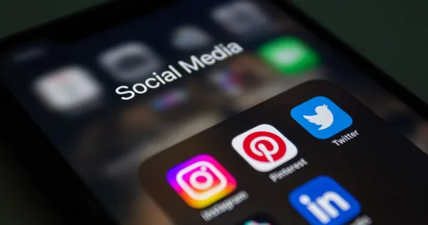 Paying for social media services with EasyPaisa on a phone